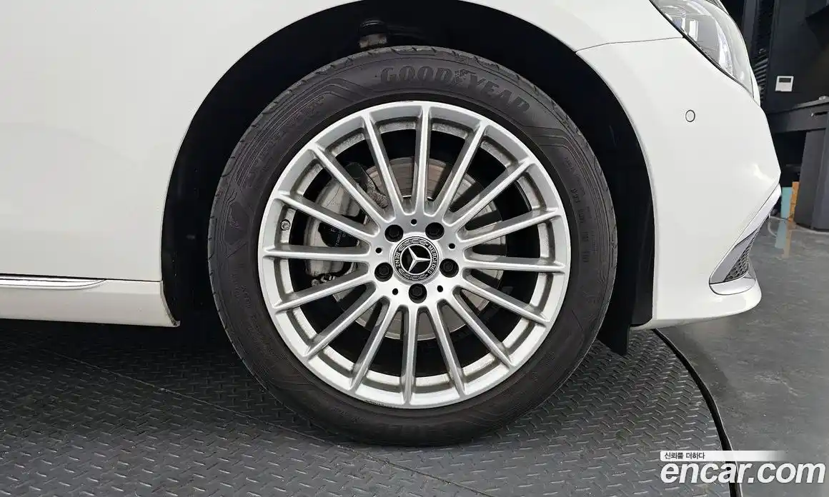 Mercedes-Benz E-Class 2023 2.0 Автомат в Москве № 139831, фото 10