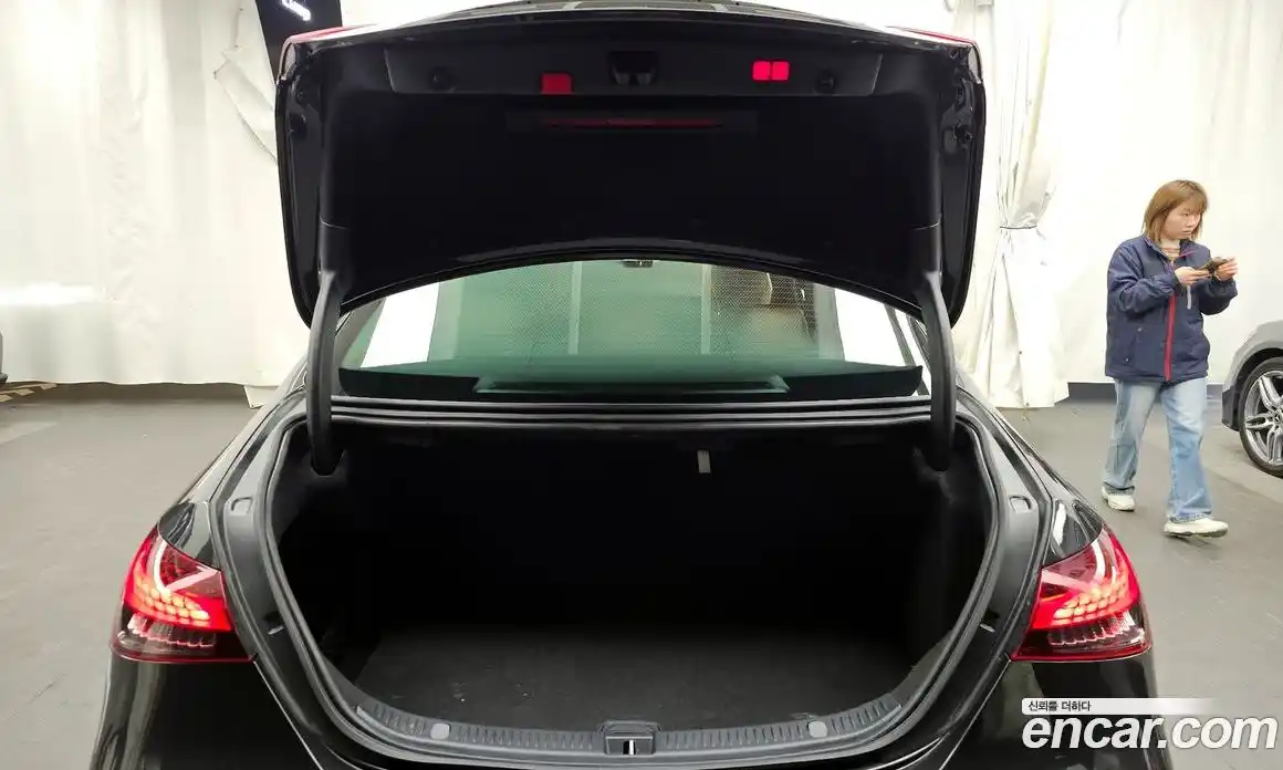 Mercedes-Benz E-Class 2023 2.0 Автомат в Москве № 140460, фото 2