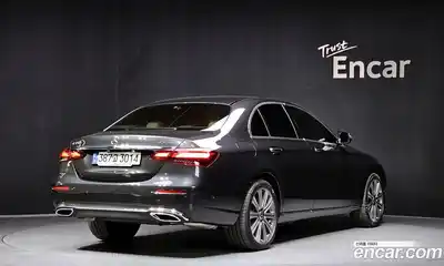 Mercedes-Benz E-Class 2023 2.0 Автомат в Москве № 140460, миниатюра 4