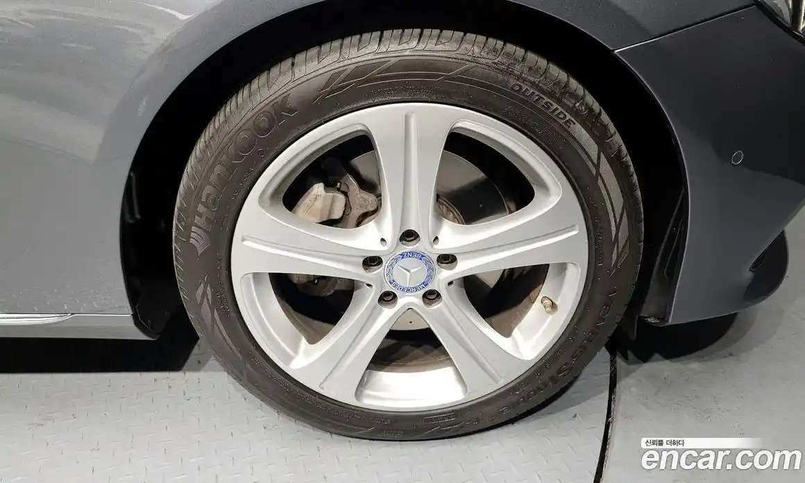 Mercedes-Benz E-Class 2017 2.0 Автомат в Москве № 142841, фото 16