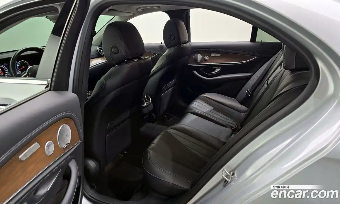 Mercedes-Benz E-Class 2020 2.0 Автомат в Москве № 160743, фото 19