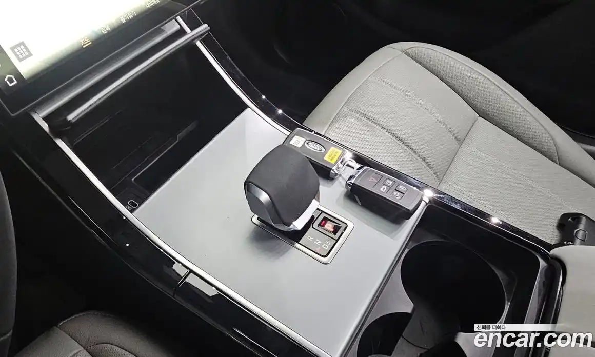 Land Rover Range-Rover Evoque 2024 2.0 Автомат в Москве № 165929, фото 12