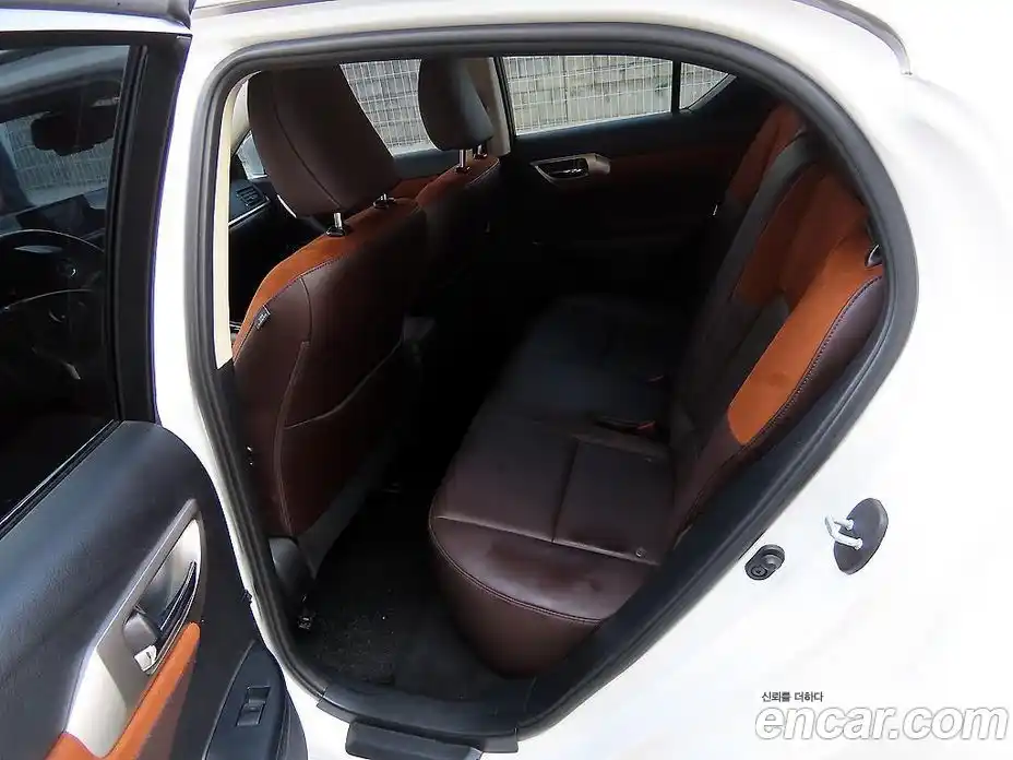 Lexus CT200h 2018 1.8 Автомат в Москве № 168287, фото 6