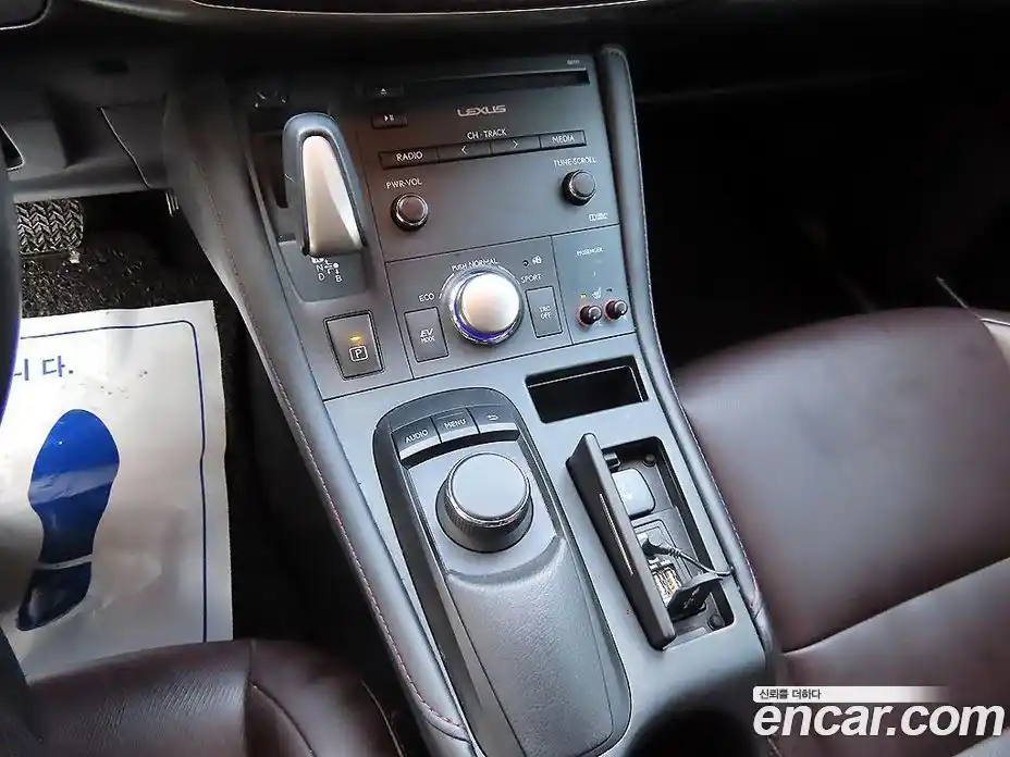 Lexus CT200h 2018 1.8 Автомат в Москве № 168287, фото 10