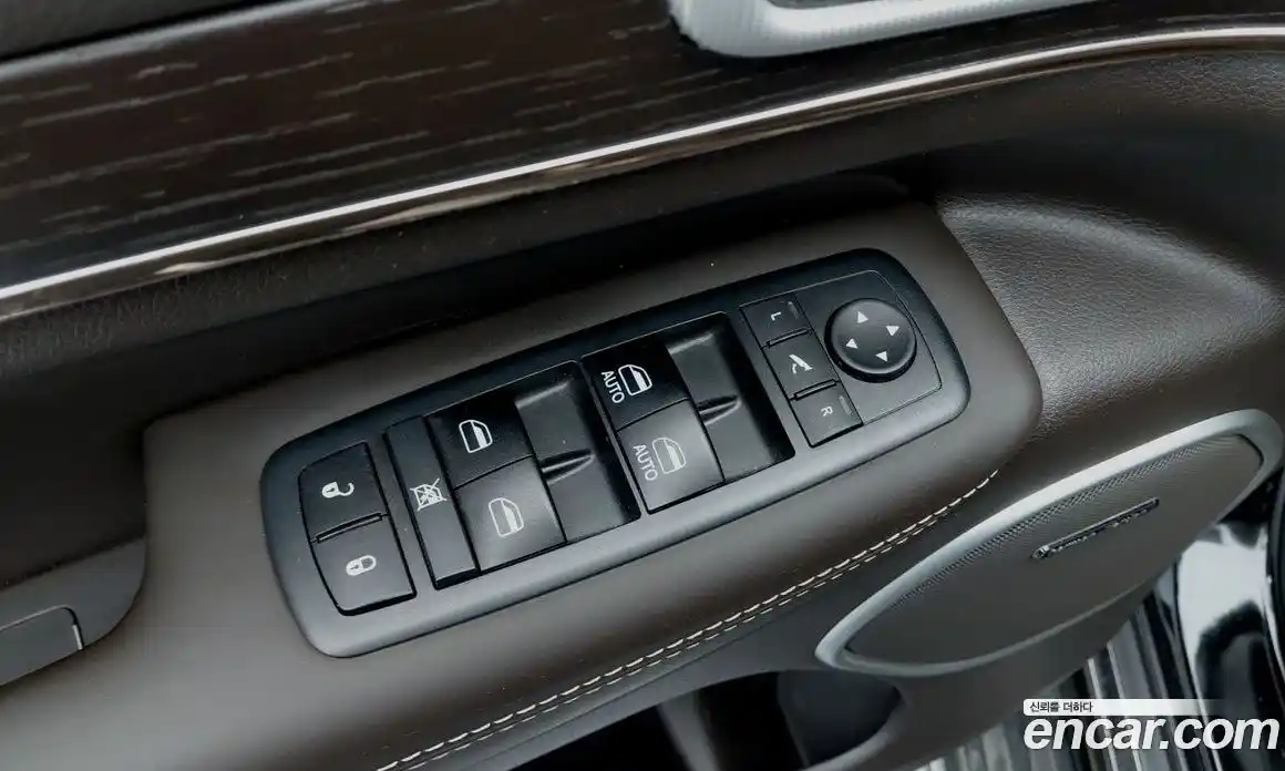 Jeep Cherokee 2018 3.0 Автомат в Москве № 170052, фото 11