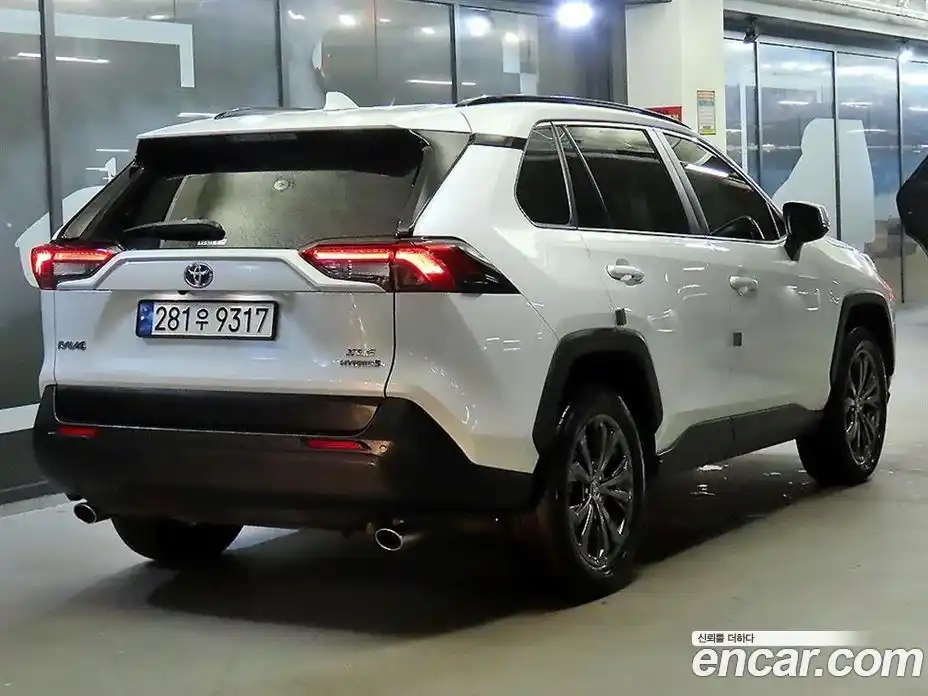 Toyota RAV4 2023 2.5 Вариатор в Москве № 170158, фото 4