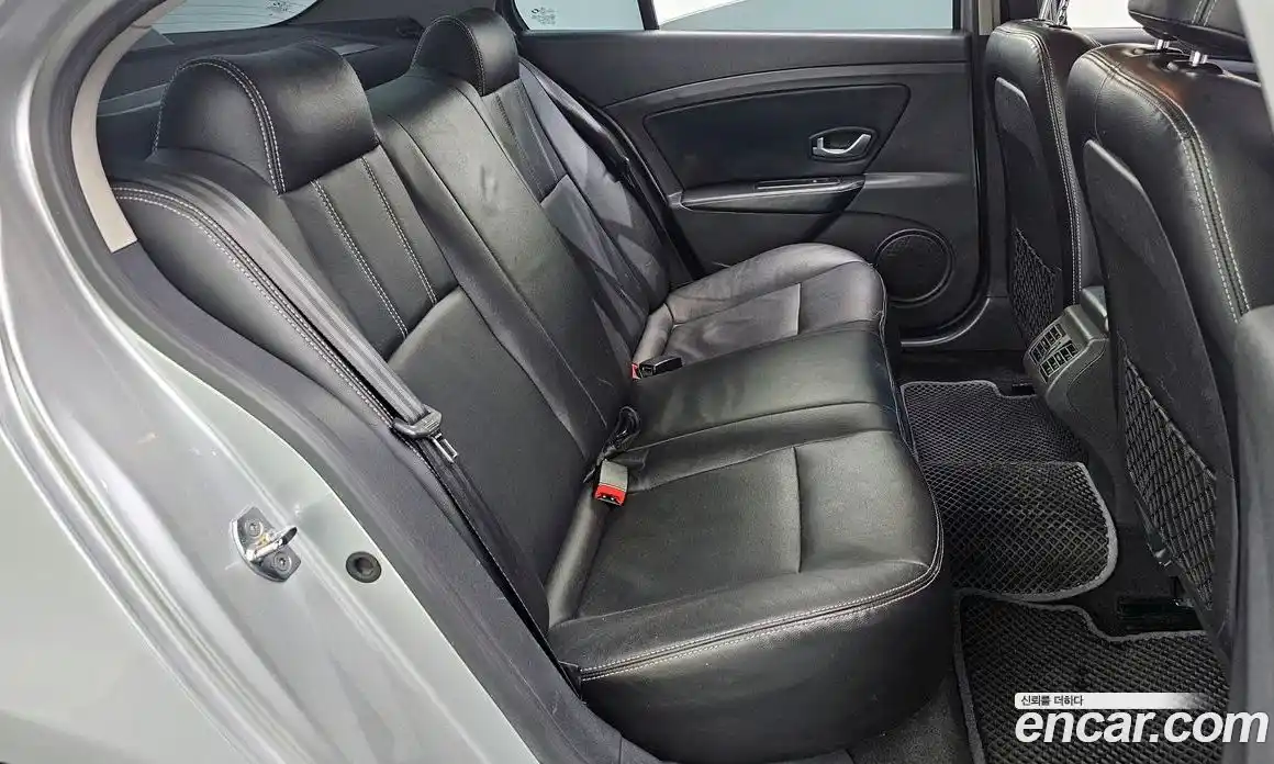 Renault SM3 2010 1.6 Автомат в Москве № 182905, фото 2