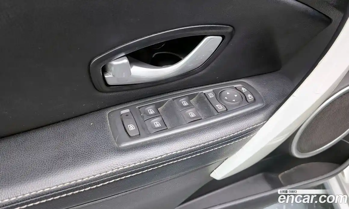 Renault SM3 2010 1.6 Автомат в Москве № 182905, фото 7