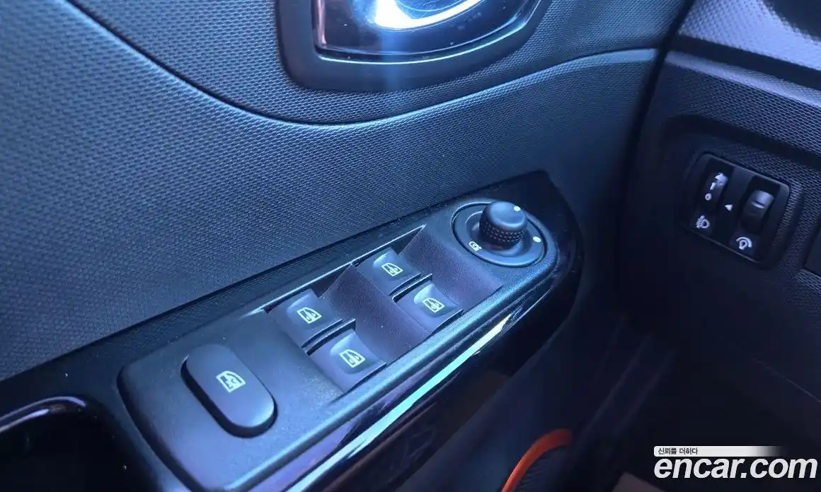 Renault QM3 2015 1.5 Автомат в Москве № 185951, фото 15