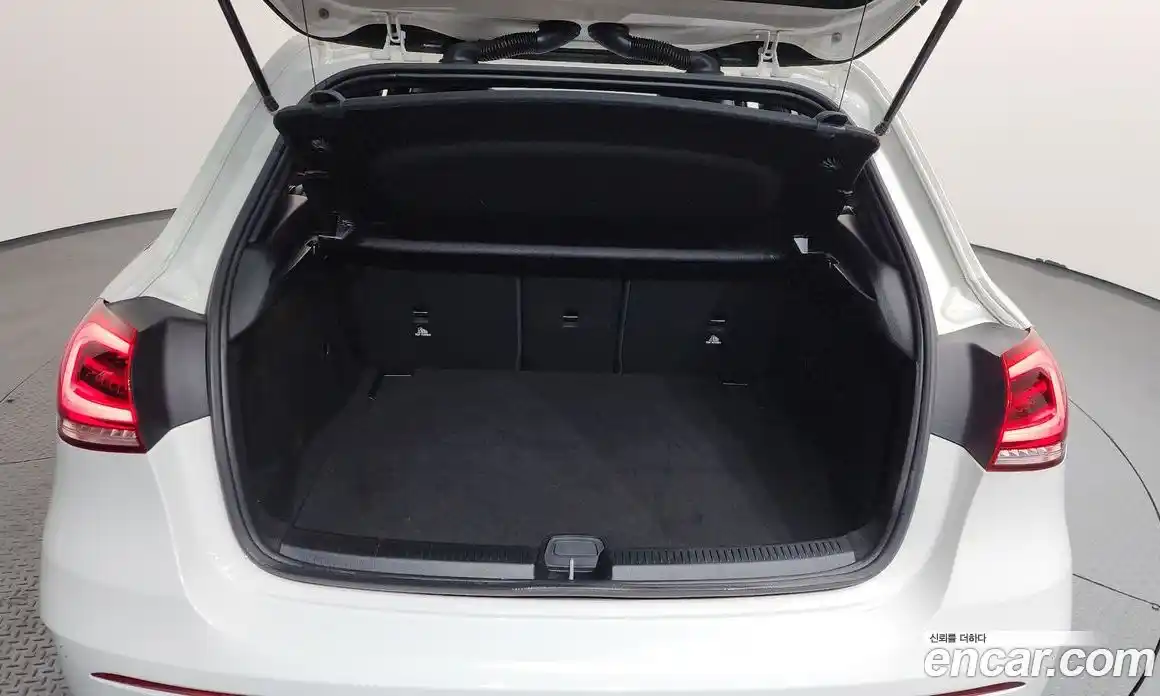 Mercedes-Benz A-Class 2021 2.0 Автомат в Москве № 195072, фото 10