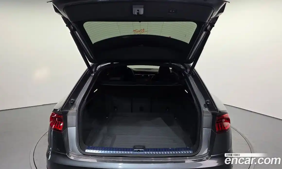 Audi Q8 2021 3.0 Автомат в Москве № 196323, фото 9