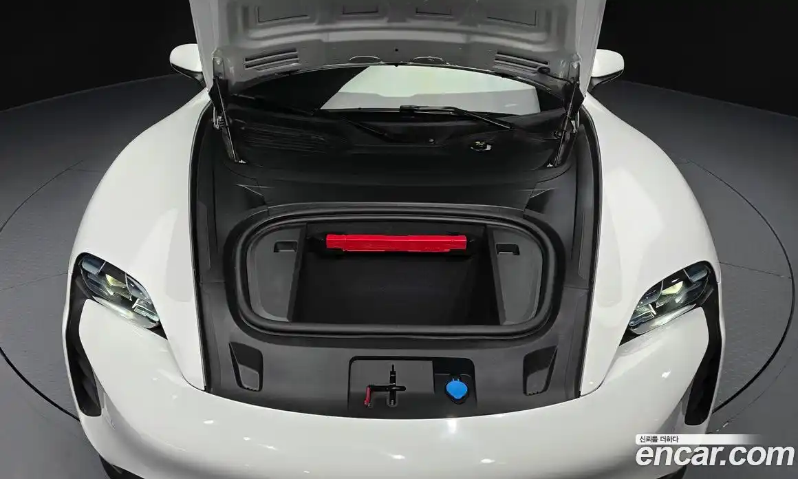 Porsche Taycan 2023 0.1 Автомат в Москве № 197422, фото 3