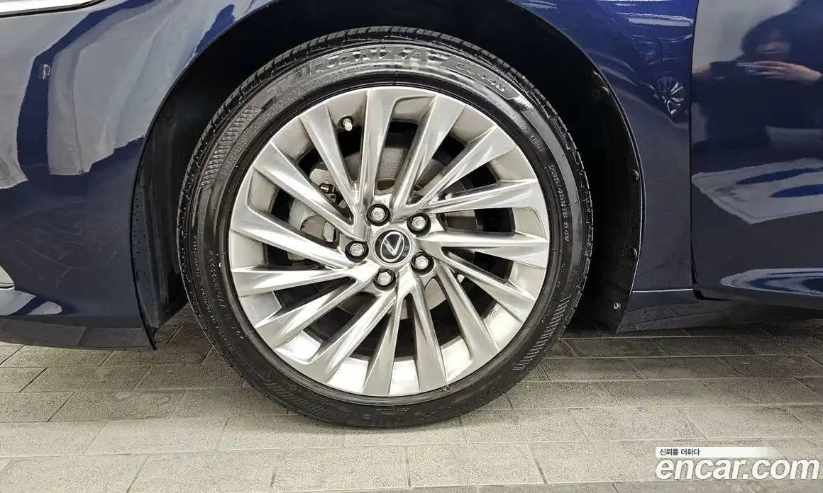 Lexus ES 2024 2.5 Автомат в Москве № 198818, фото 13