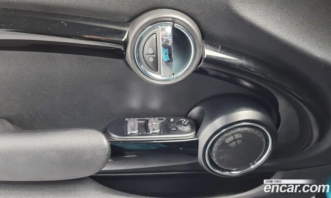 Mini Cooper Convertible 2018 1.5 Автомат в Москве № 214358, фото 14