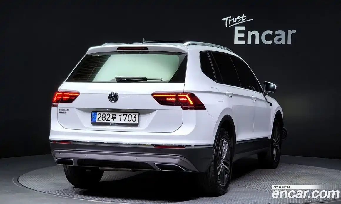 Volkswagen Tiguan 2020 2.0 Автомат в Москве № 215111, фото 11