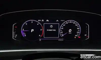 Volkswagen Tiguan 2020 2.0 Автомат в Москве № 215111, миниатюра 3