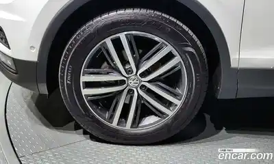 Volkswagen Tiguan 2020 2.0 Автомат в Москве № 215111, миниатюра 7