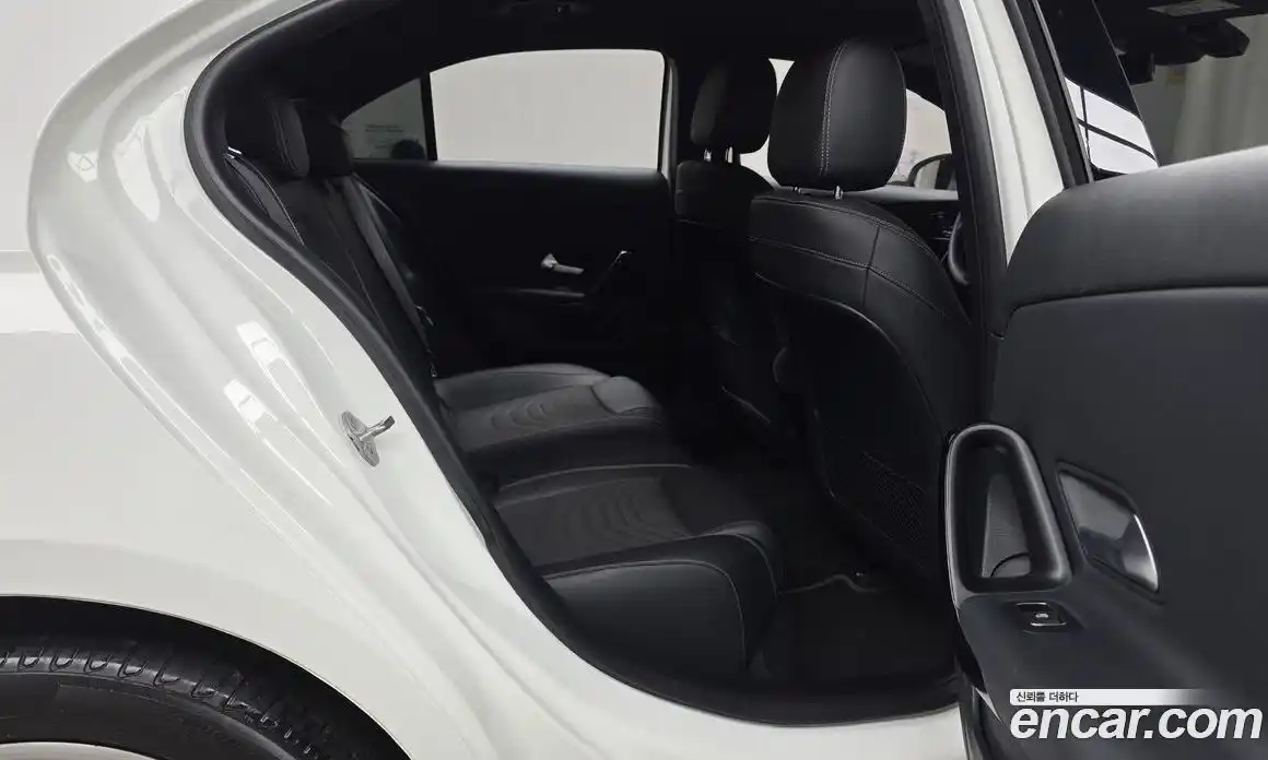 Mercedes-Benz A-Class 2020 2.0 Автомат в Москве № 224469, фото 2