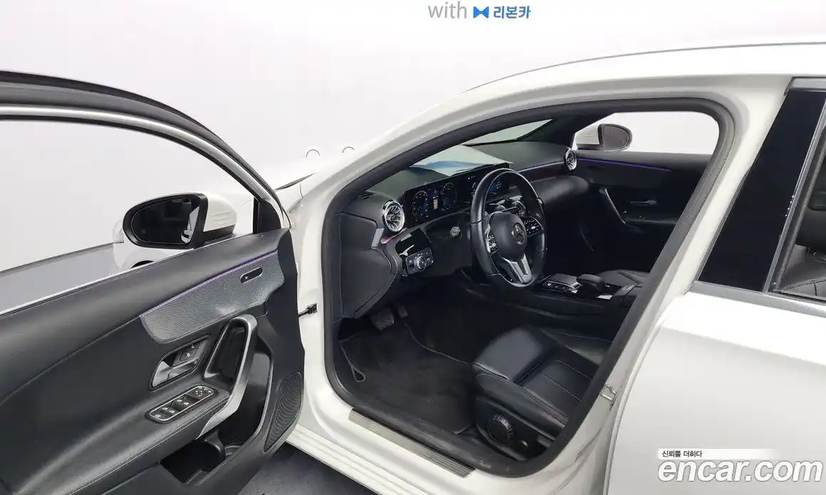 Mercedes-Benz A-Class 2022 2.0 Автомат в Москве № 225080, фото 8