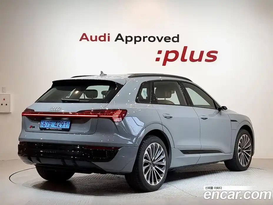 Audi Q8 e-tron 2024 0.2 Автомат в Москве № 230247, фото 2