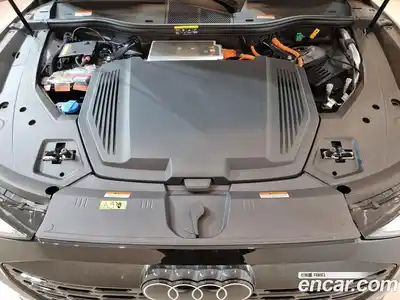 Audi Q8 e-tron 2024 0.2 Автомат в Москве № 230247, миниатюра 6