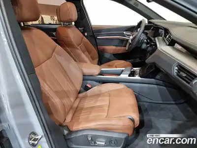 Audi Q8 e-tron 2024 0.2 Автомат в Москве № 230247, миниатюра 10