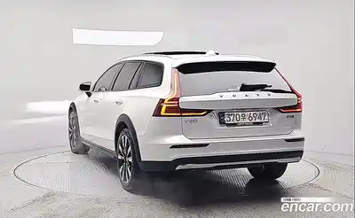 Volvo V60 2024 2.0 Автомат в Москве № 230845, миниатюра 2