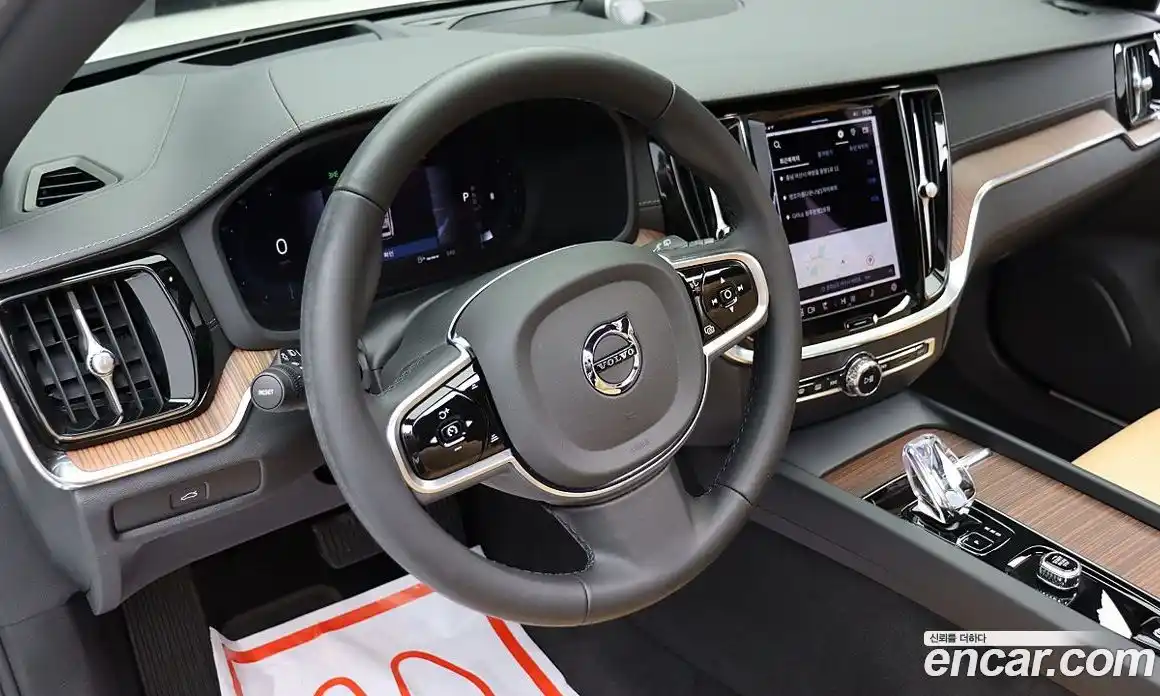 Volvo V60 2024 2.0 Автомат в Москве № 230845, фото 8