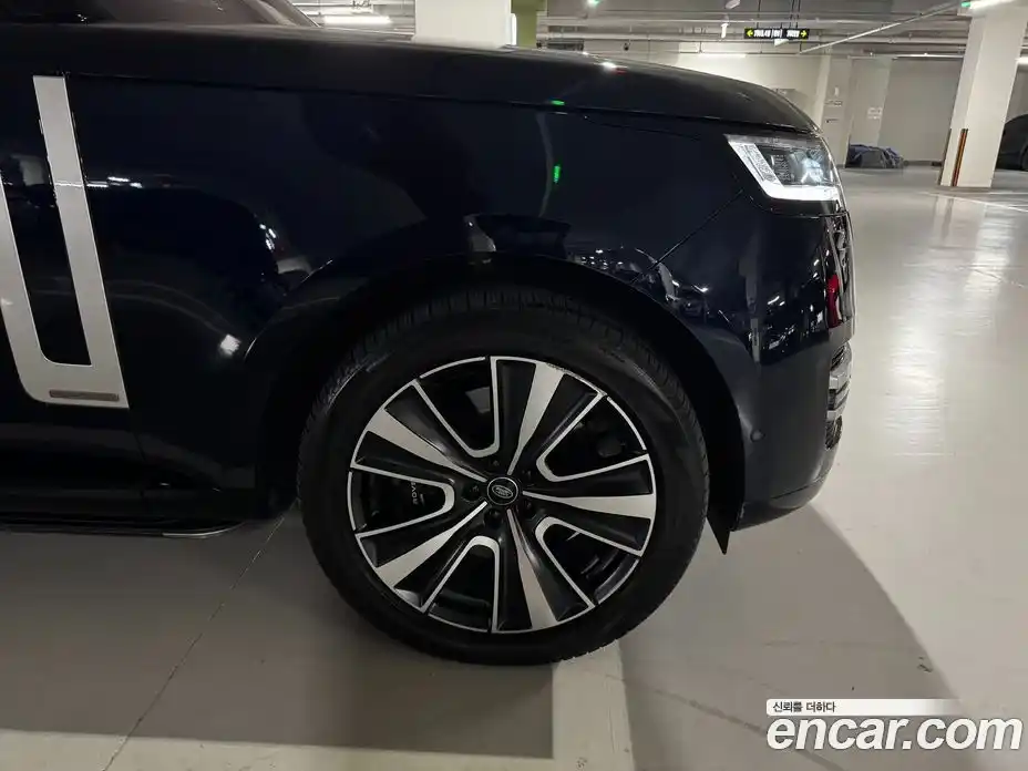 Land Rover Range-Rover 2023 4.4 Автомат в Москве № 231250, фото 17