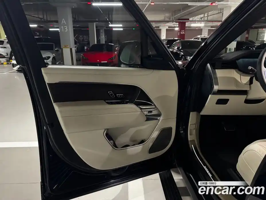 Land Rover Range-Rover 2023 4.4 Автомат в Москве № 231250, фото 10