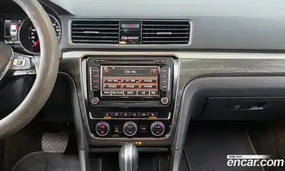 Volkswagen Passat 2018 2.0 Автомат в Москве № 232250, миниатюра 10