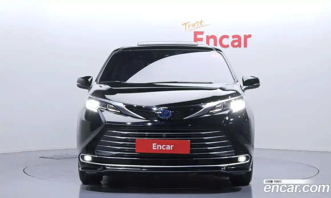 Toyota Sienna 2024 2.5 Автомат в Москве № 232827, фото 3