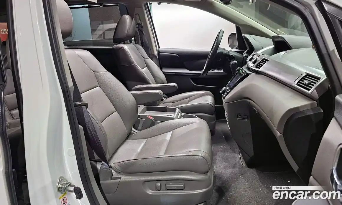 Honda Odyssey 2015 3.5 Автомат в Москве № 232915, фото 4