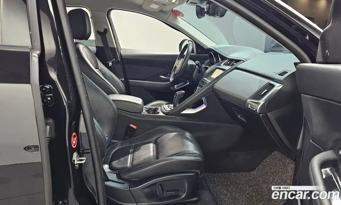 Jaguar E-Pace 2019 2.0 Автомат в Москве № 238119, фото 14