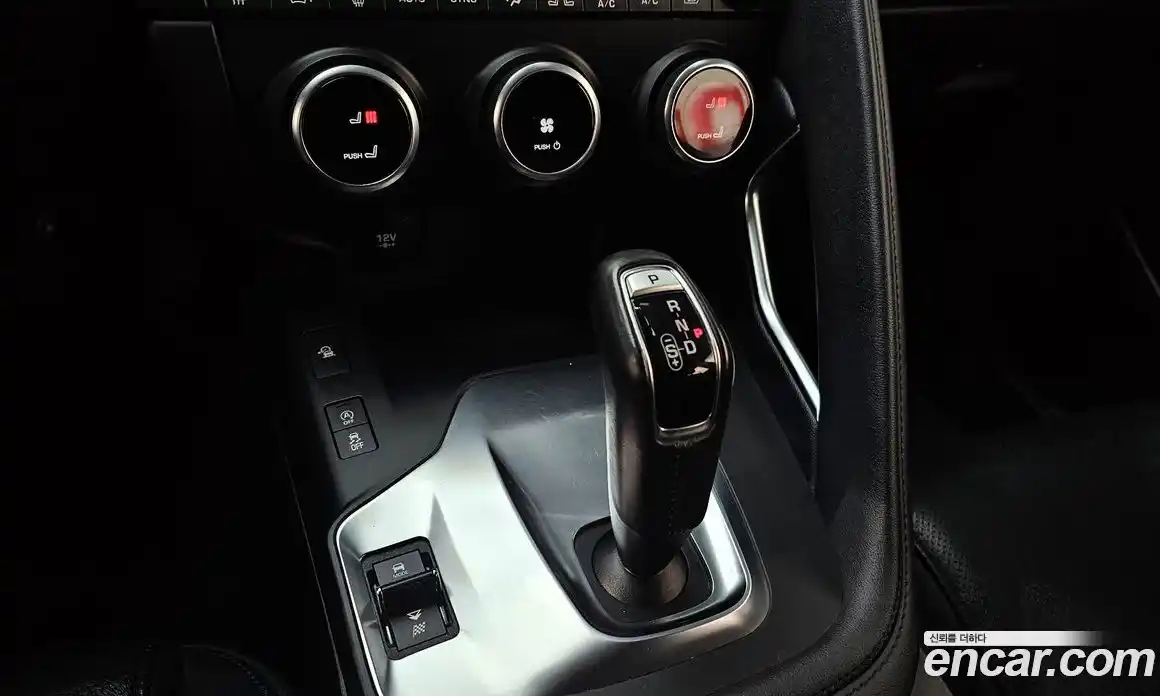 Jaguar E-Pace 2019 2.0 Автомат в Москве № 238119, фото 20