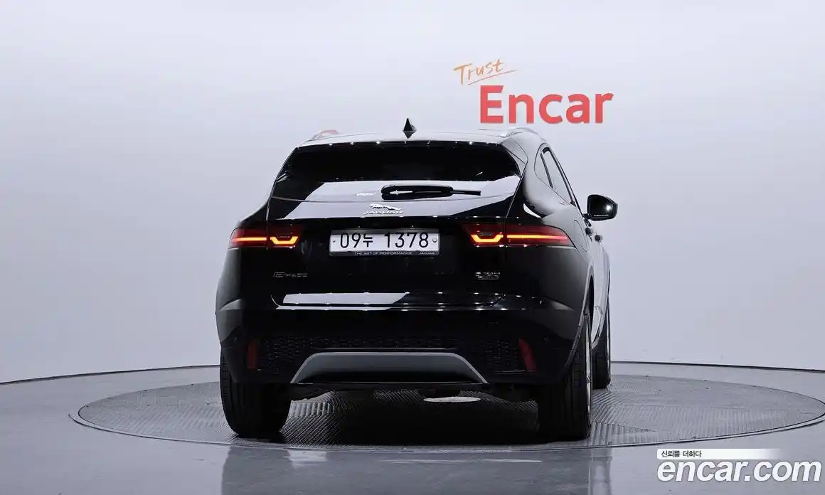 Jaguar E-Pace 2019 2.0 Автомат в Москве № 238119, фото 8