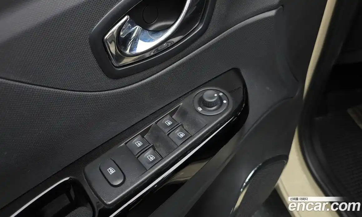 Renault QM3 2016 1.5 Автомат в Москве № 276037, фото 17