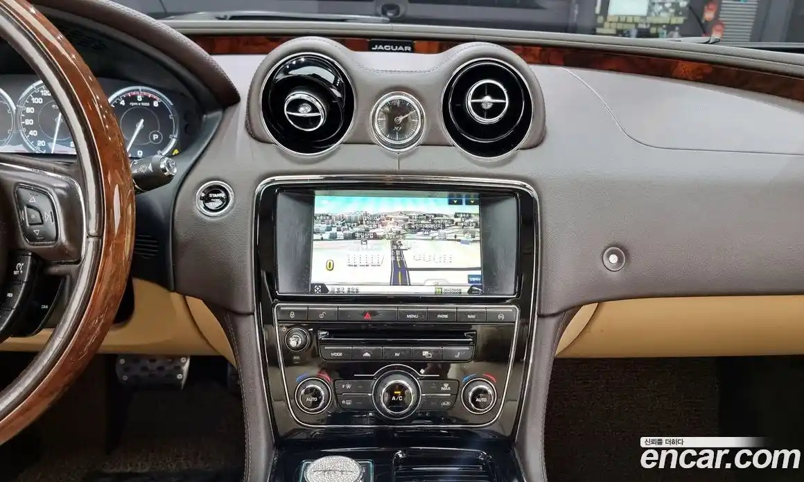 Jaguar XJ 2015 3.0 Автомат в Москве № 283834, фото 15