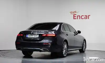 Mercedes-Benz E-Class 2022 2.0 Автомат в Москве № 311418, миниатюра 2