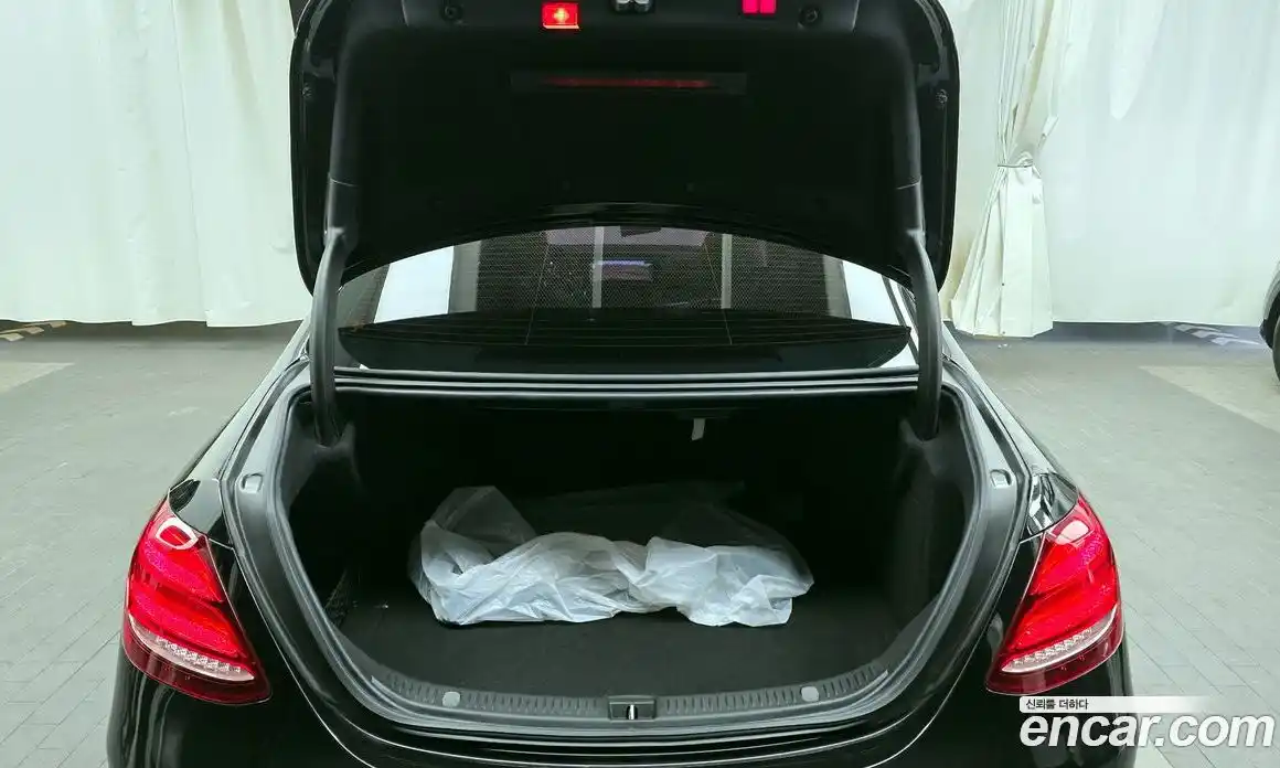 Mercedes-Benz E-Class 2017 1.9 Автомат в Москве № 311485, фото 20