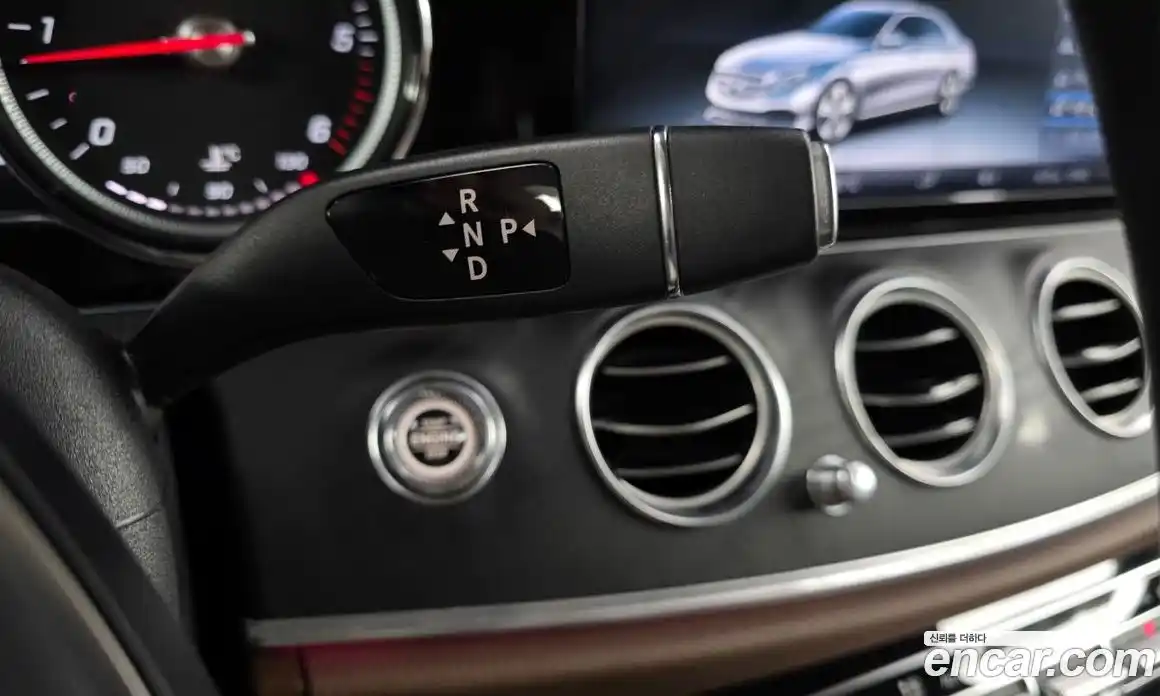 Mercedes-Benz E-Class 2017 1.9 Автомат в Москве № 311485, фото 9