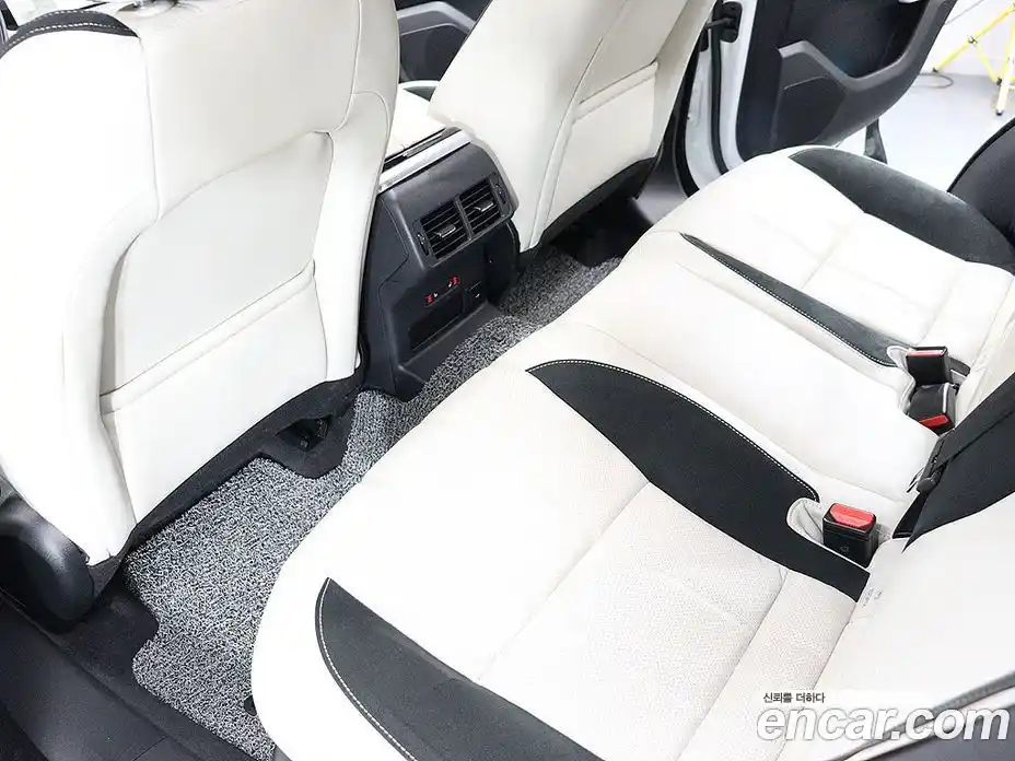 Land Rover Range-Rover Velar 2023 2.0 Автомат в Москве № 316417, фото 16