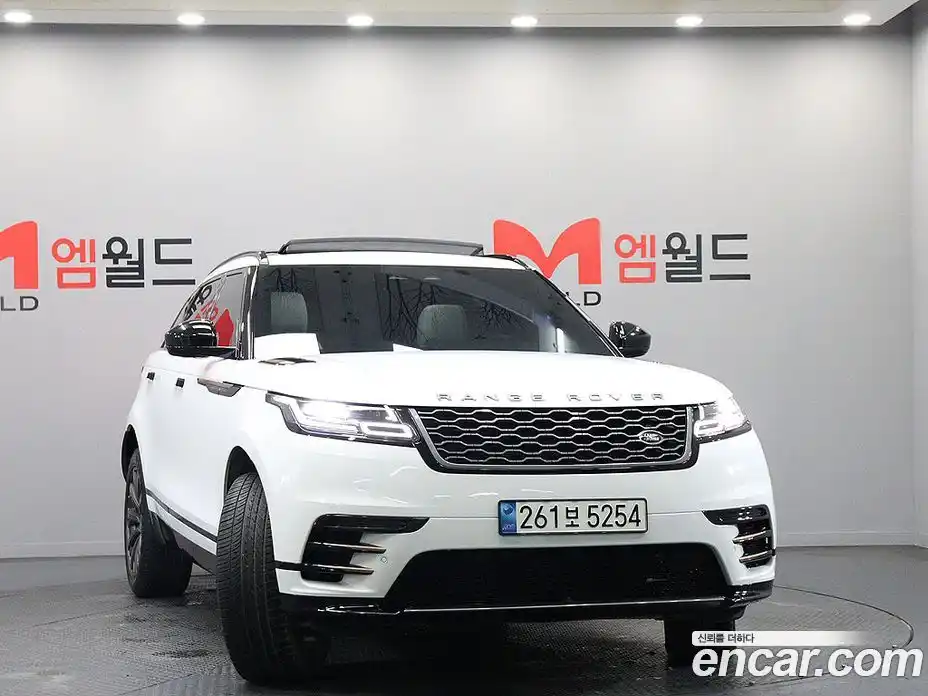 Land Rover Range-Rover Velar 2023 2.0 Автомат в Москве № 316417, фото 2