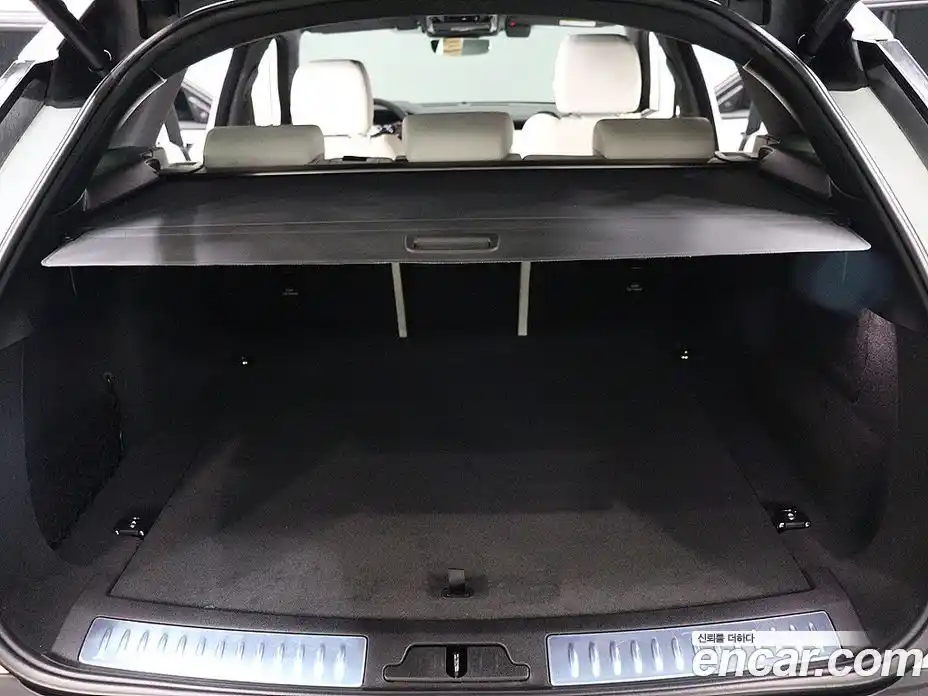 Land Rover Range-Rover Velar 2023 2.0 Автомат в Москве № 316417, фото 5