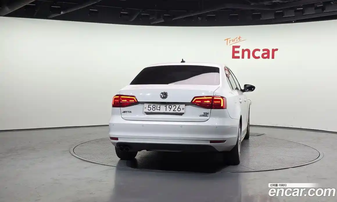 Volkswagen Jetta 2015 2.0 Автомат в Москве № 318033, фото 13