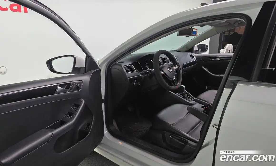 Volkswagen Jetta 2015 2.0 Автомат в Москве № 318033, фото 14