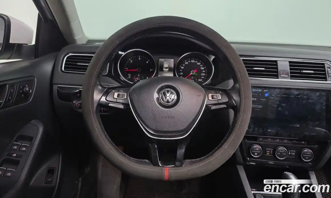 Volkswagen Jetta 2015 2.0 Автомат в Москве № 318033, фото 20
