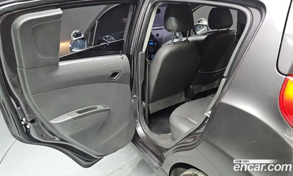 Chevrolet Spark 2014 1.0 Автомат в Москве № 331707, фото 3