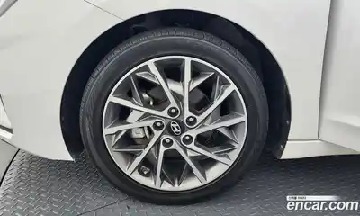 Hyundai Avante 2019 1.6 Автомат в Москве № 335312, миниатюра 8