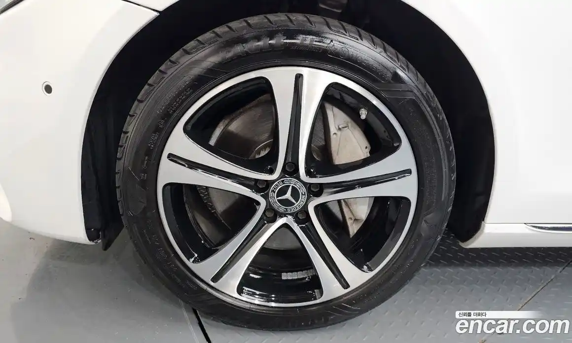 Mercedes-Benz E-Class 2018 2.0 Автомат в Москве № 342499, фото 10